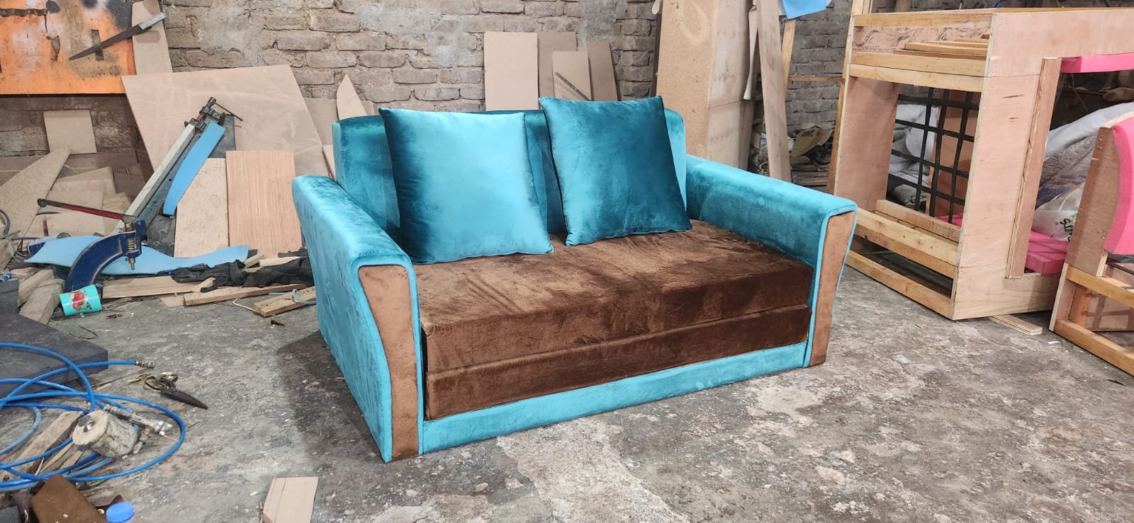 2025/05/IMG-20250514-WA0008.jpg the luxury sofa come bed-65 - Image 1