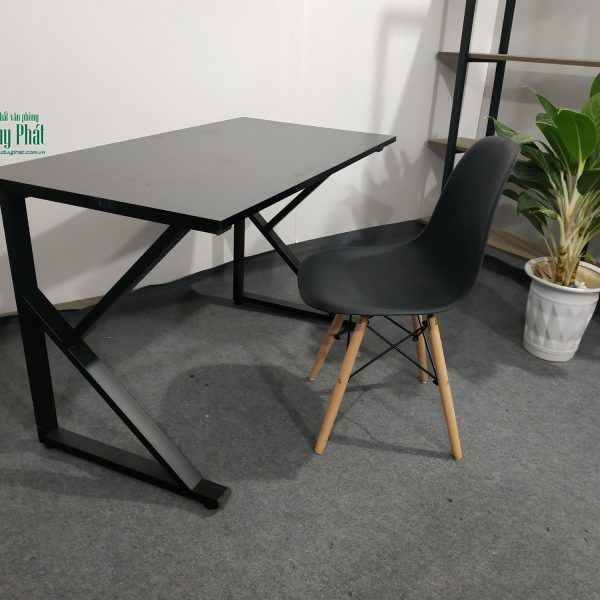 Executive Metal Desk 03